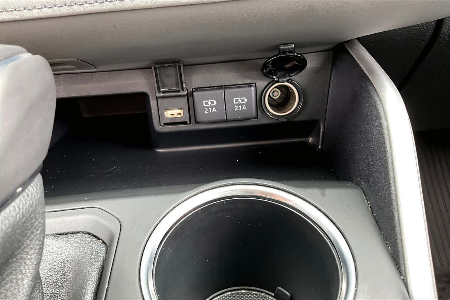 Used 2021 Toyota Highlander XLE AWD/4WD image 36