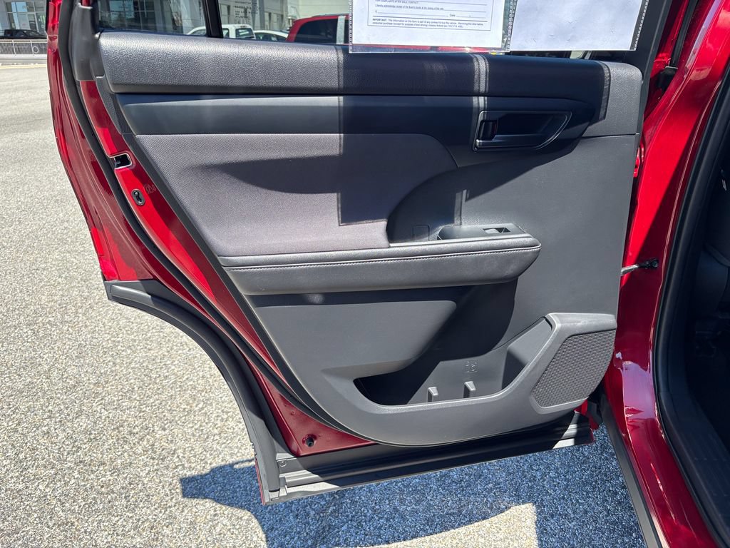 Used 2020 Toyota Highlander LE AWD/4WD image 46