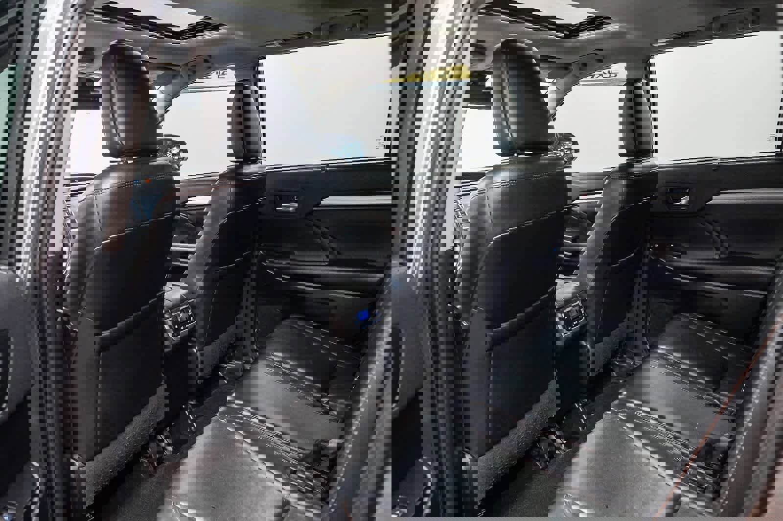 Used 2019 Toyota Highlander XLE image 19