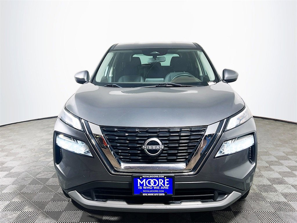 Used 2023 Nissan Rogue SV image 3
