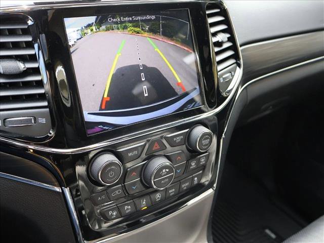 Used 2019 Jeep Grand Cherokee Limited w/ Luxury Group II AWD/4WD image 18