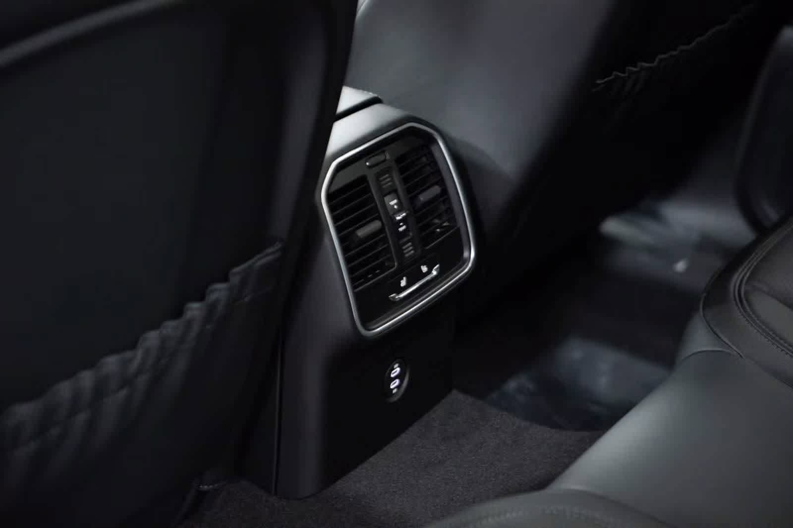 Certified 2026 Porsche Macan Turbo AWD/4WD image 36