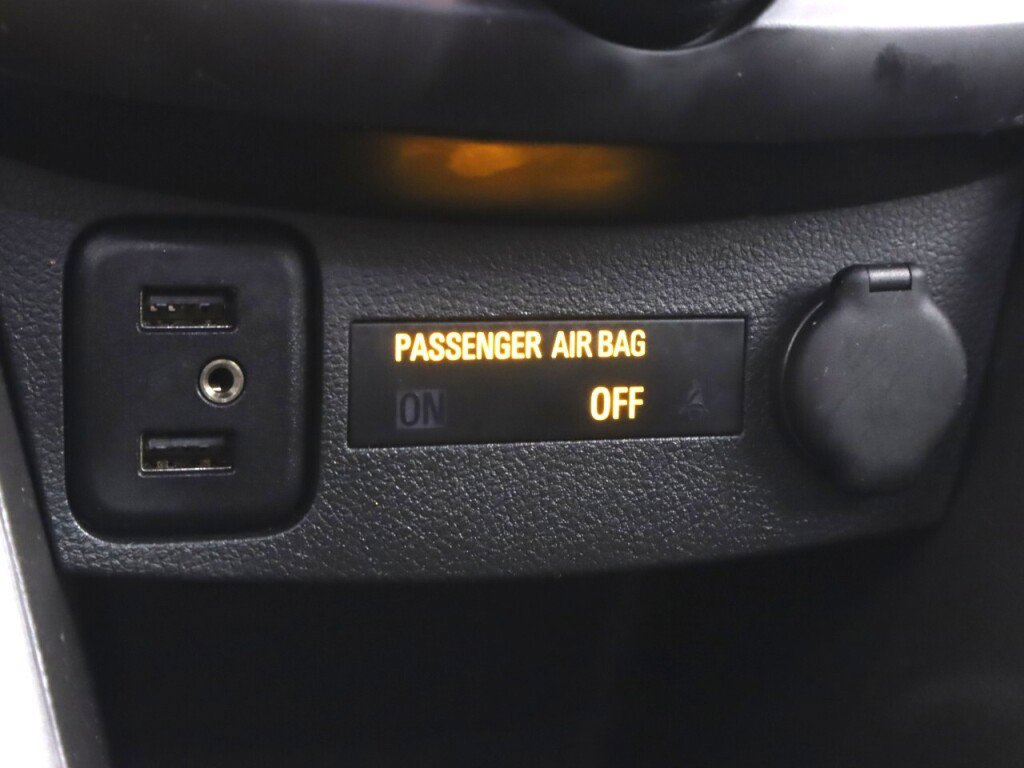 Used 2021 Chevrolet Trax LT w/ LT Convenience Package image 25