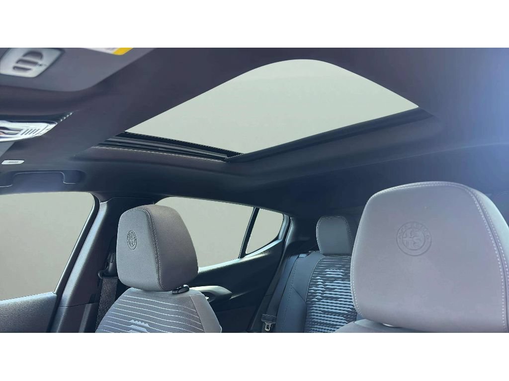 Used 2025 Alfa Romeo Tonale AWD/4WD image 10