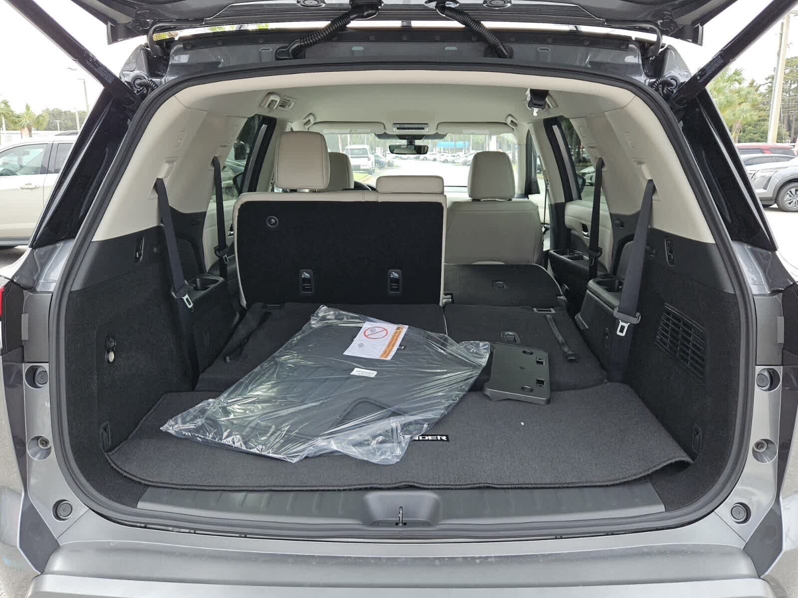 New 2026 Nissan Pathfinder SL FWD image 6