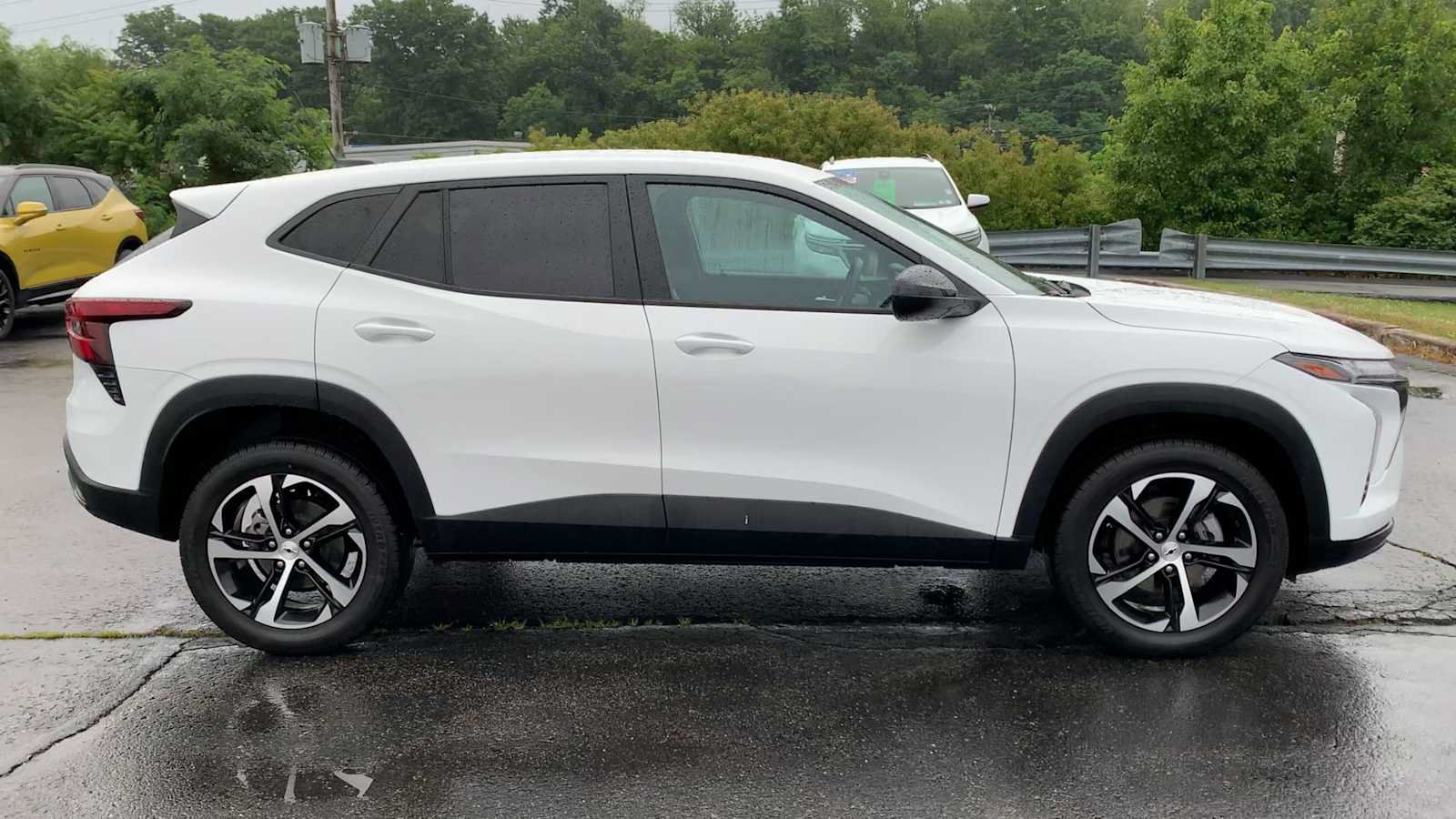 Certified 2024 Chevrolet Trax RS w/ Driver Confidence Package FWD image 9