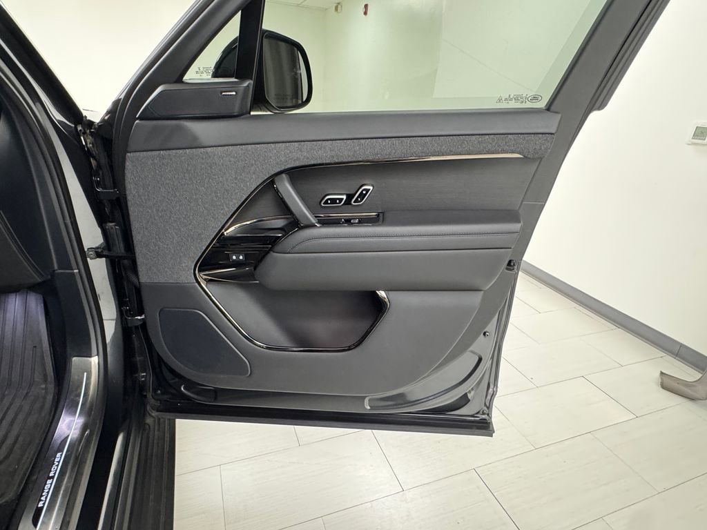 Used 2023 Land Rover Range Rover Sport SE image 13
