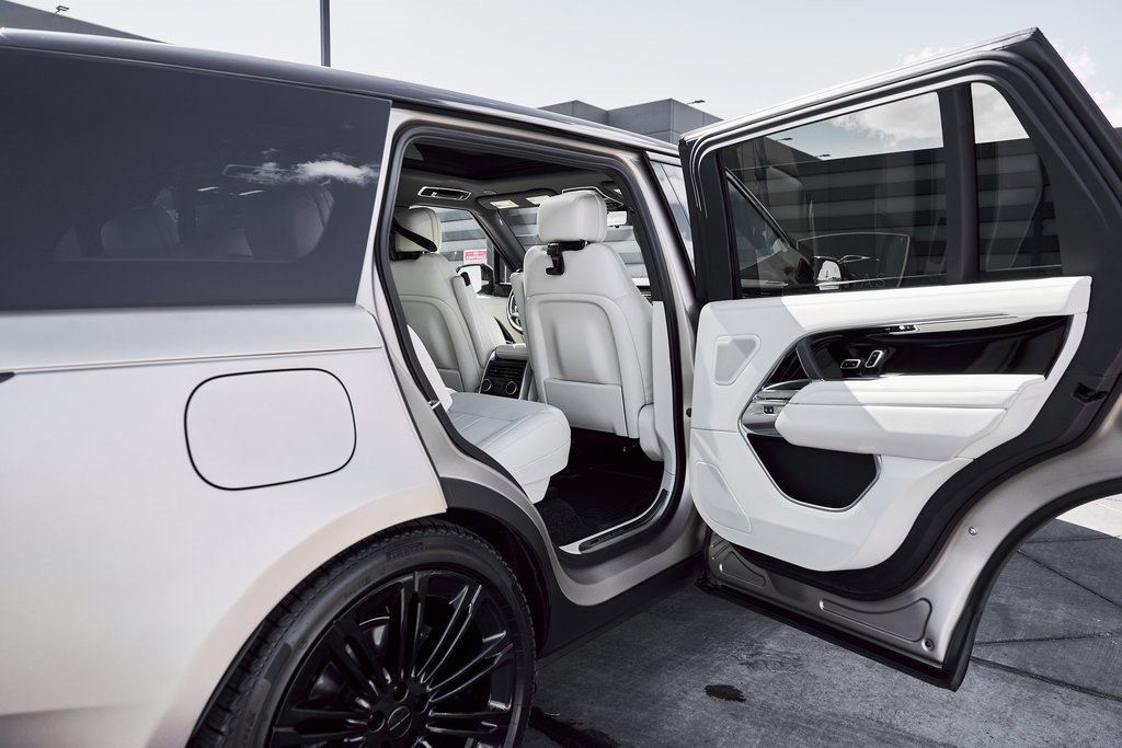 Used 2026 Land Rover Range Rover Long Wheelbase SE image 24