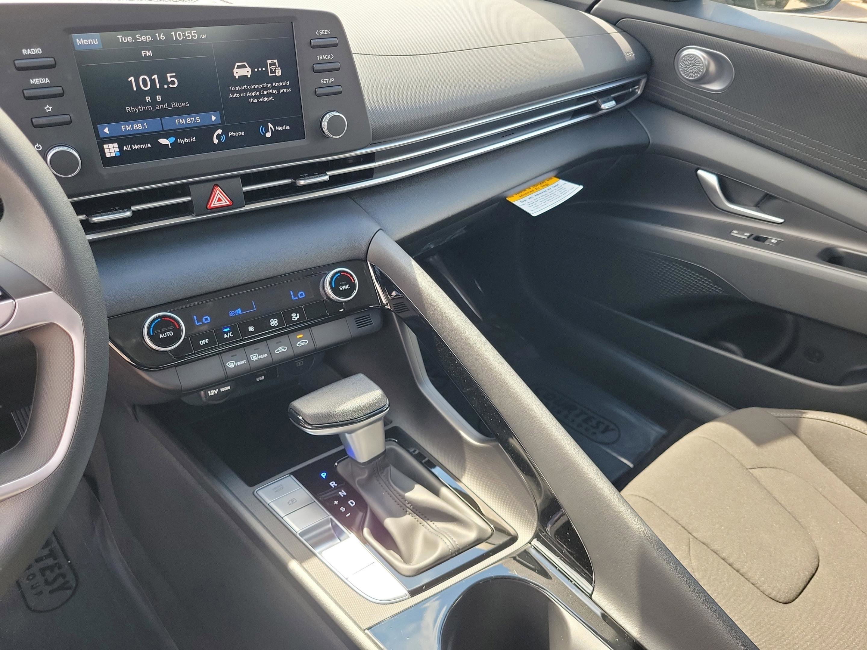 New 2025 Hyundai Elantra Blue image 6