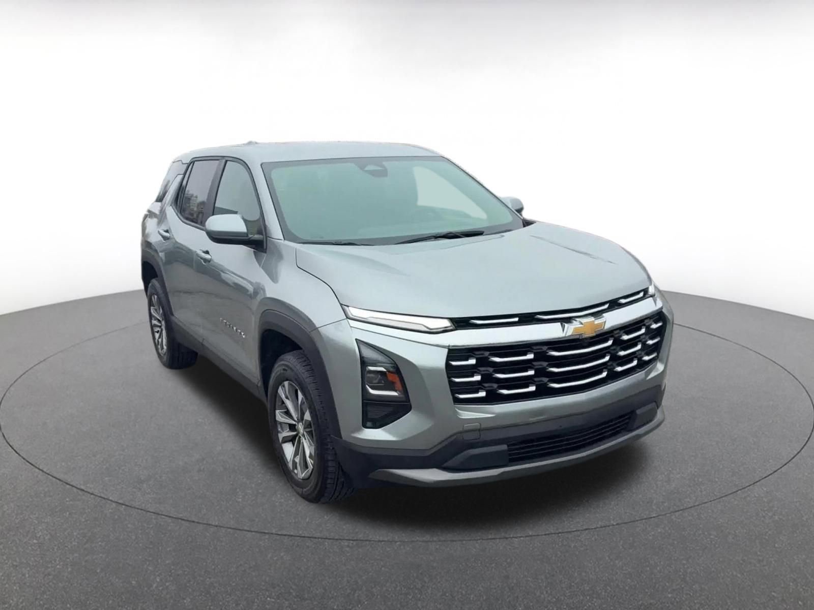Used 2025 Chevrolet Equinox LT FWD image 3