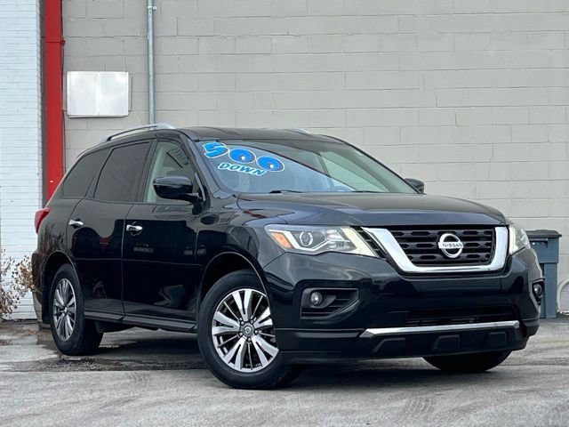 Used 2019 Nissan Pathfinder SV image 1