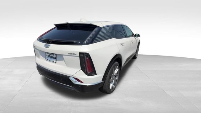 Certified 2025 Cadillac Optiq Luxury 2 w/ LPO, Floor Liner Package AWD/4WD image 7