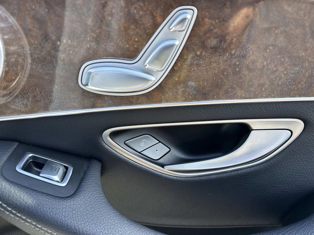 Used 2018 Mercedes-Benz GLC 300 w/ Premium Package image 16