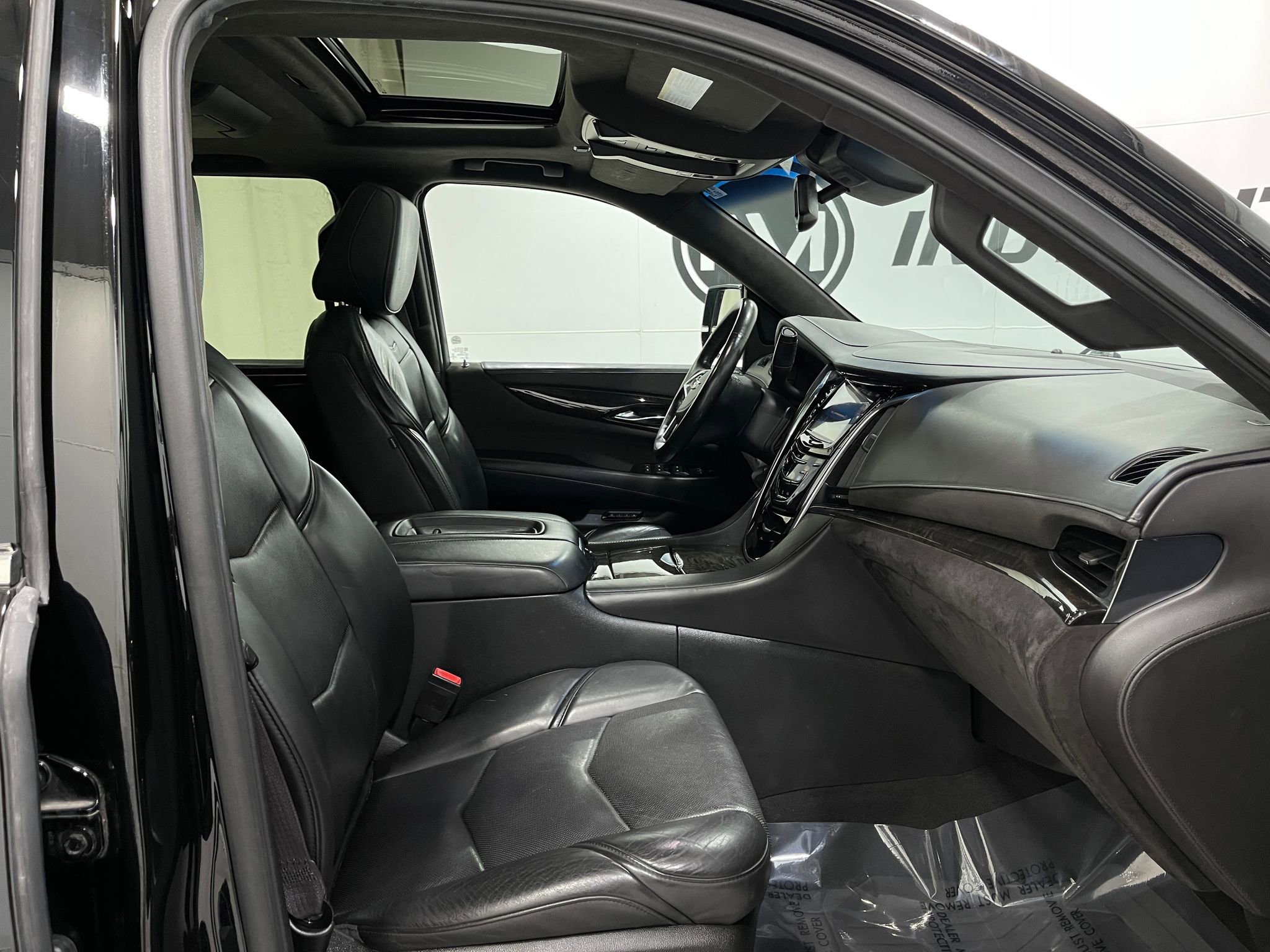 Used 2015 Cadillac Escalade ESV Platinum image 36