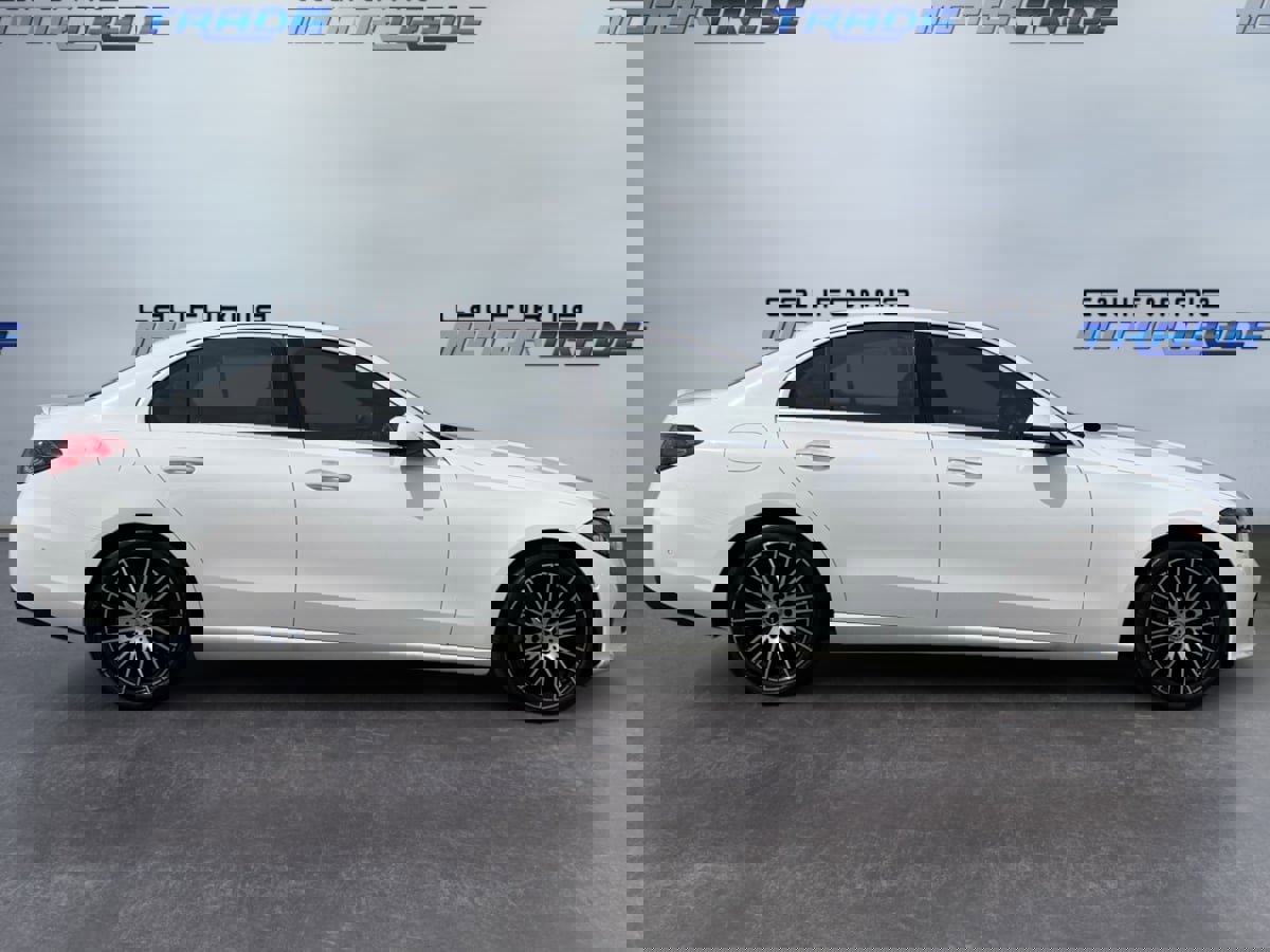 Used 2023 Mercedes-Benz C 300 Sedan w/ Exclusive Trim Package image 4