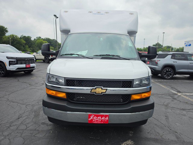 New 2026 Chevrolet Express 3500 RWD image 8