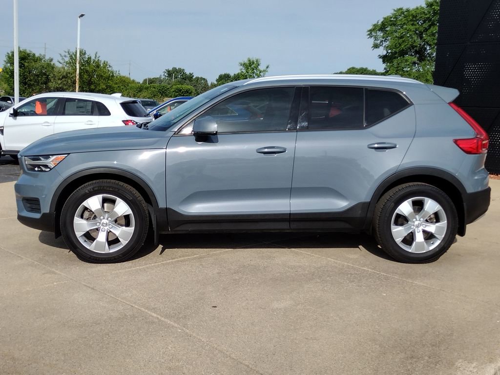 Used 2020 Volvo XC40 T4 Momentum FWD image 9