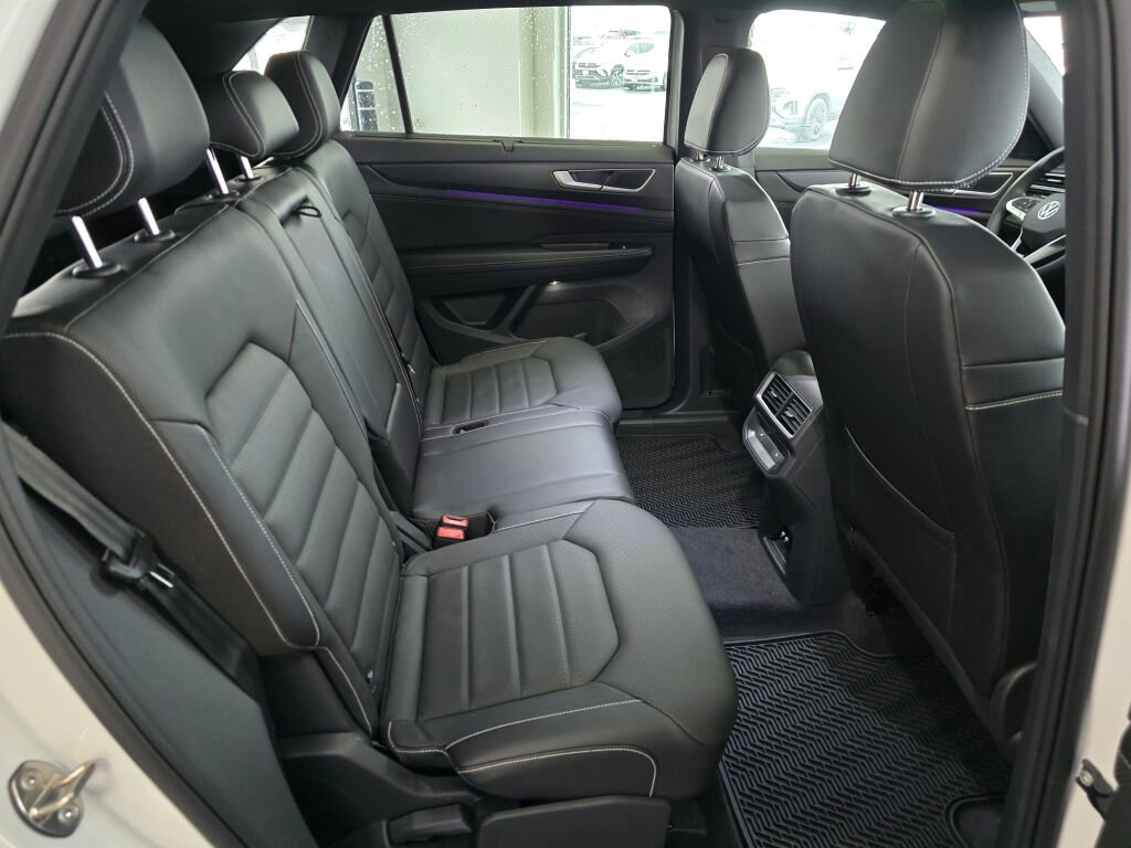 New 2024 Volkswagen Atlas Cross Sport SEL R-Line image 29