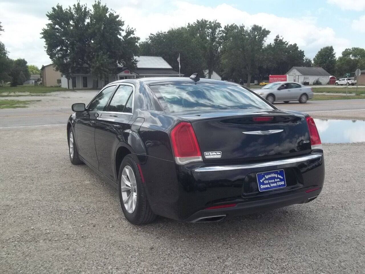 Used 2015 Chrysler 300 Limited RWD image 7