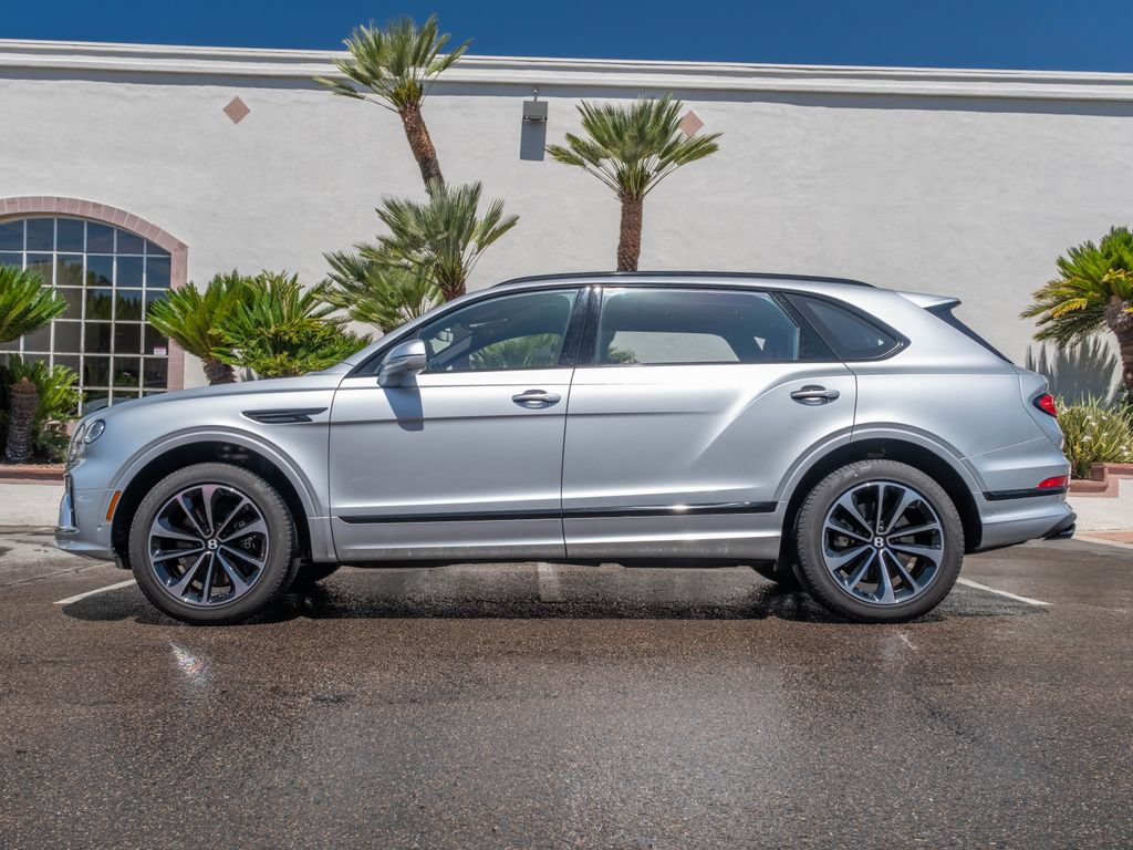 Used 2023 Bentley Bentayga Extended Wheelbase AWD/4WD image 5