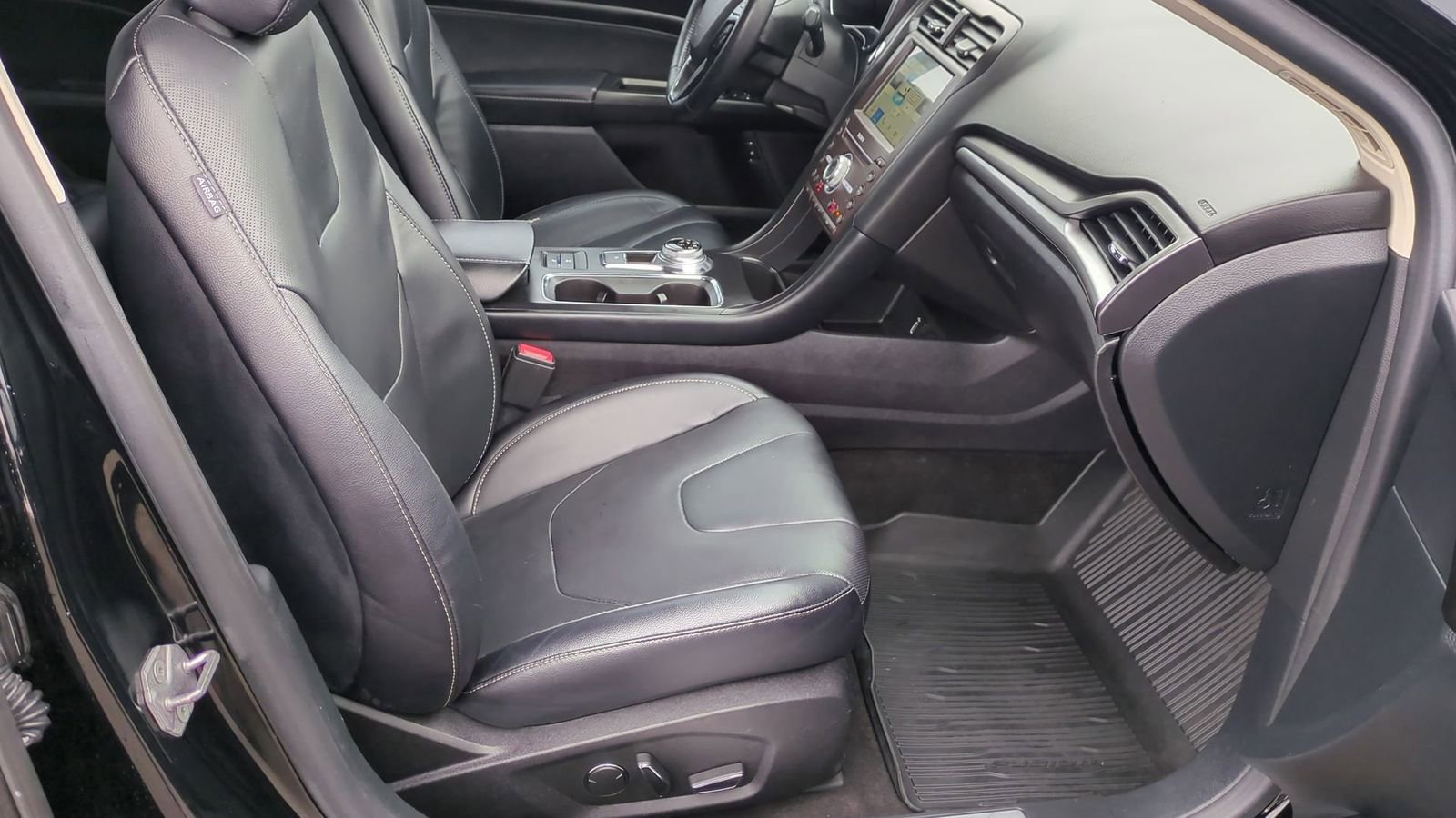 Used 2018 Ford Fusion Titanium image 23