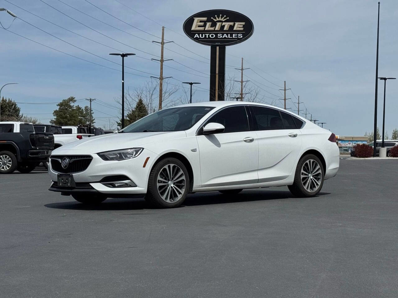 Used 2018 Buick Regal Preferred w/ Sights and Sounds Package AWD/4WD image 1