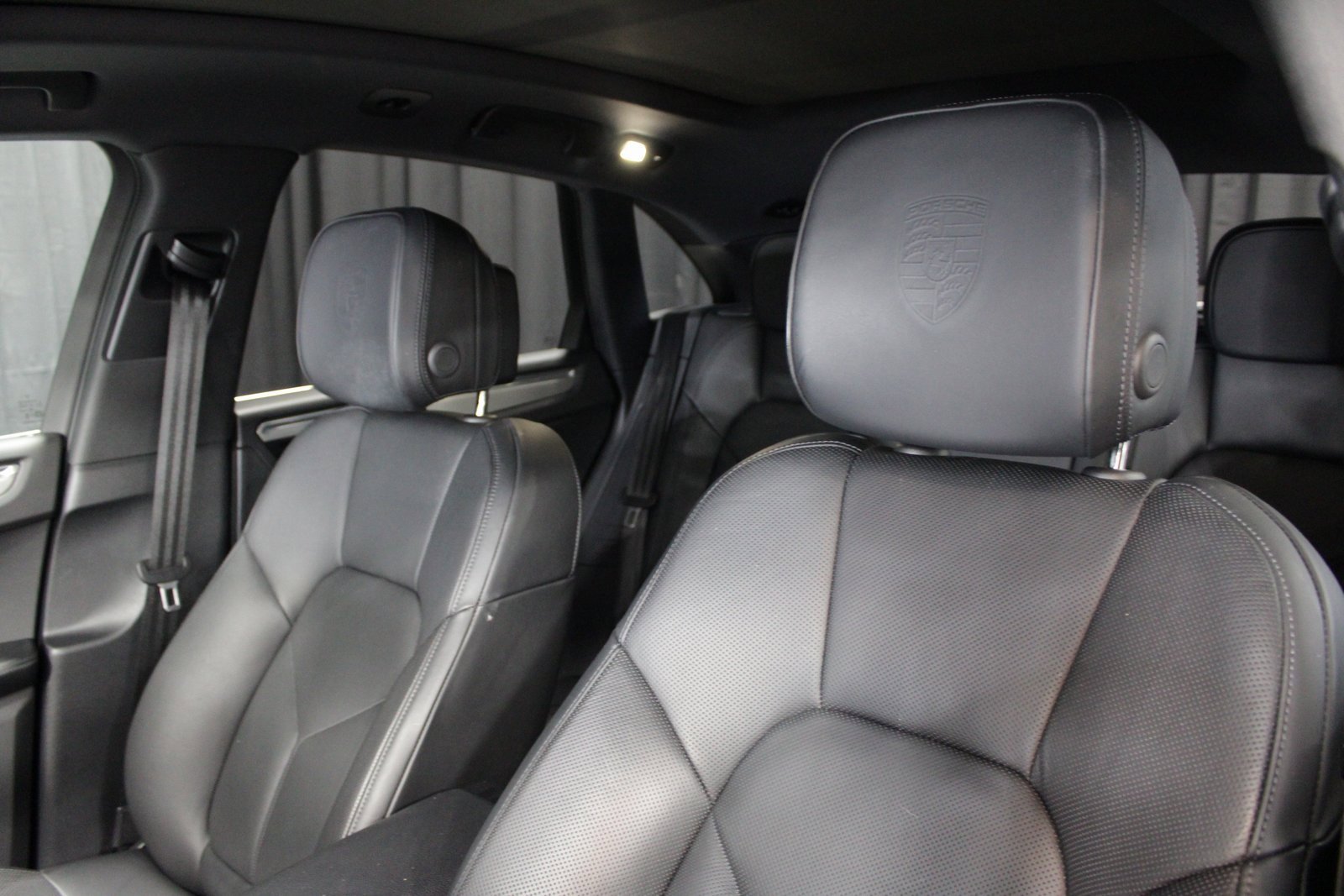 Certified 2025 Porsche Macan image 5