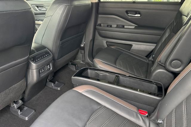 Used 2023 Nissan Pathfinder Platinum AWD/4WD image 13