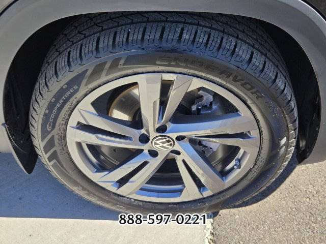 Certified 2024 Volkswagen Atlas Cross Sport SEL R-Line AWD/4WD image 21