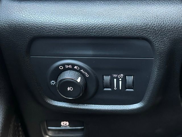 Used 2023 Jeep Grand Cherokee Limited image 19