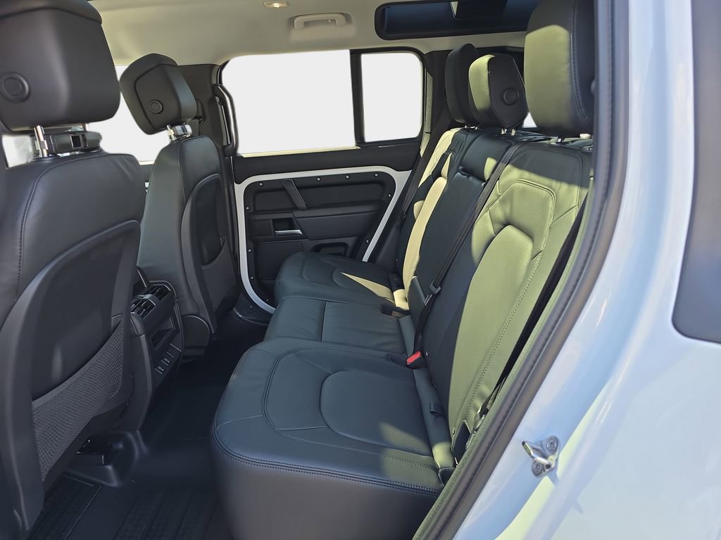 New 2026 Land Rover Defender 110 X-Dynamic SE image 13