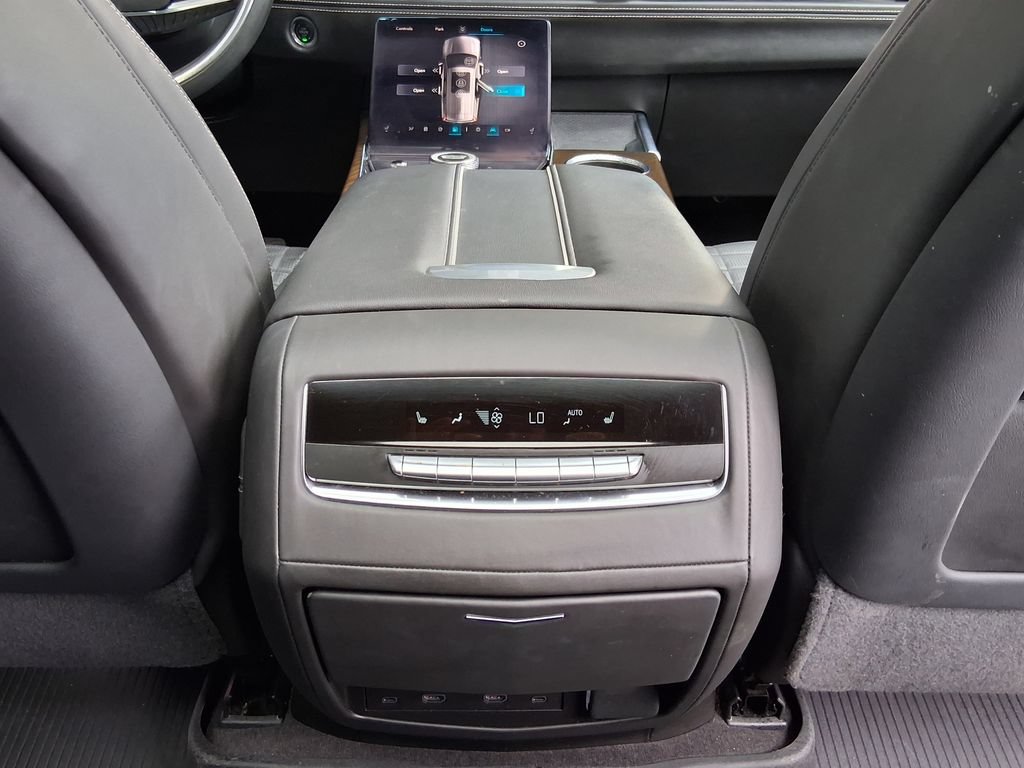 Certified 2025 Cadillac Escalade ESV Sport Platinum w/ LPO, Floor Liner Package AWD/4WD image 27