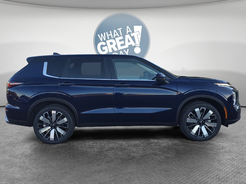 New 2026 Mitsubishi Outlander SE AWD/4WD image 2