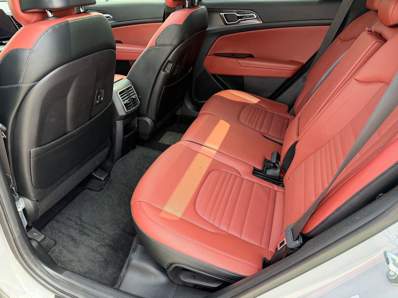 Used 2025 Kia Sportage SX FWD image 4