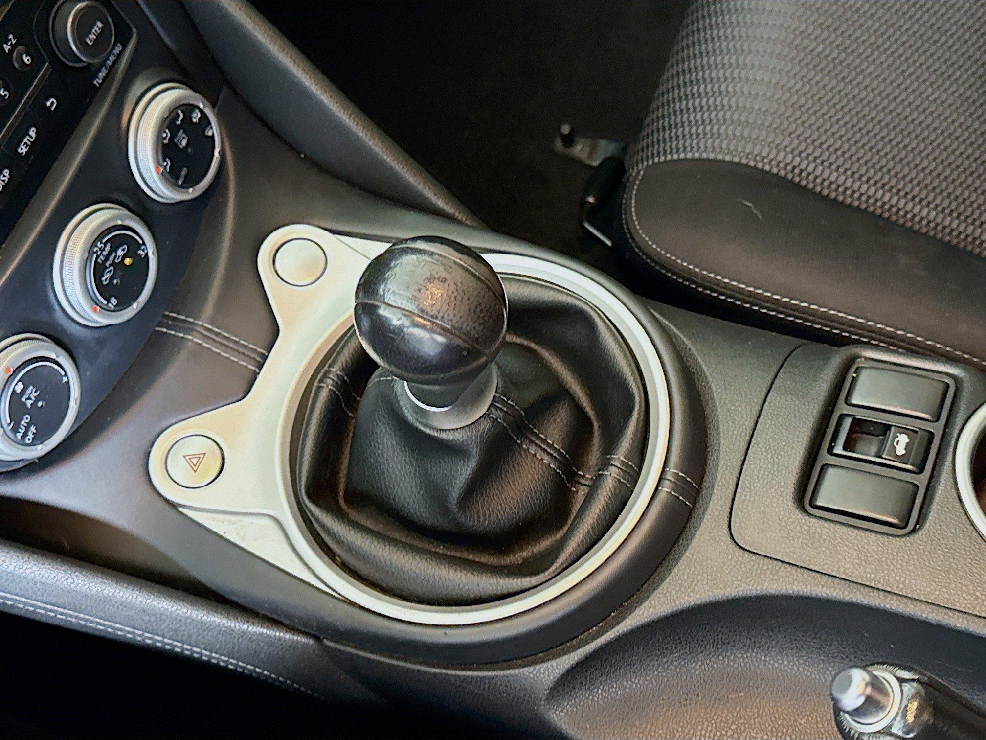 Used 2020 Nissan 370Z Coupe RWD image 20