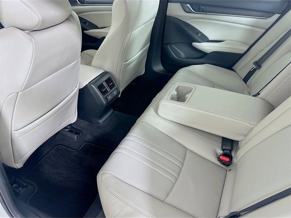 Used 2021 Honda Accord Touring image 14