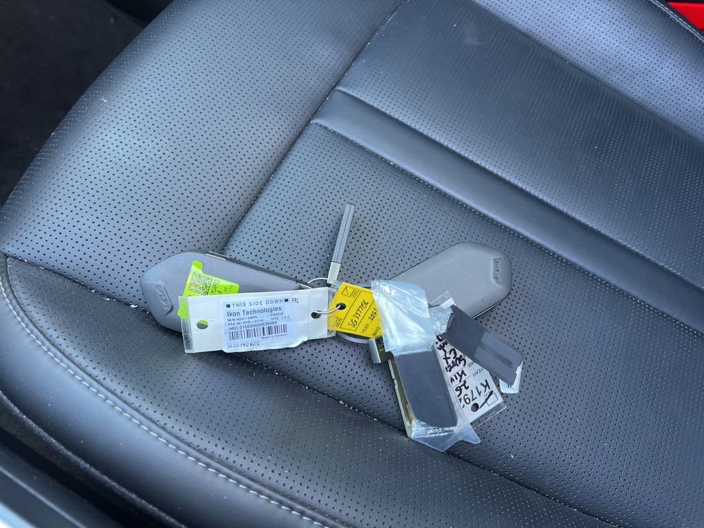 Used 2025 Kia Sorento EX w/ Panoramic Sunroof Package image 17