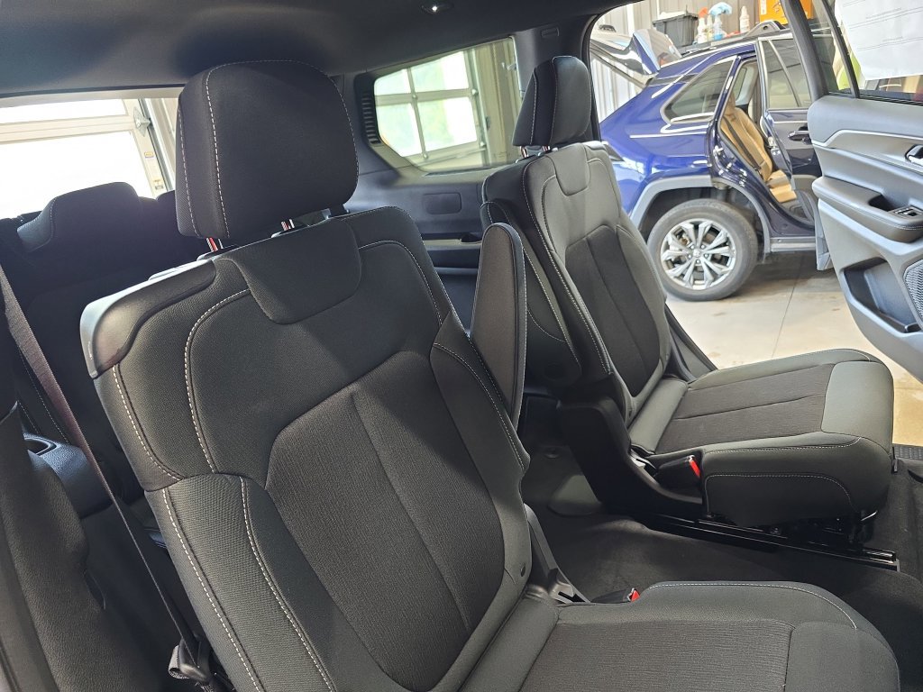 New 2026 Jeep Grand Cherokee L Laredo AWD/4WD image 11