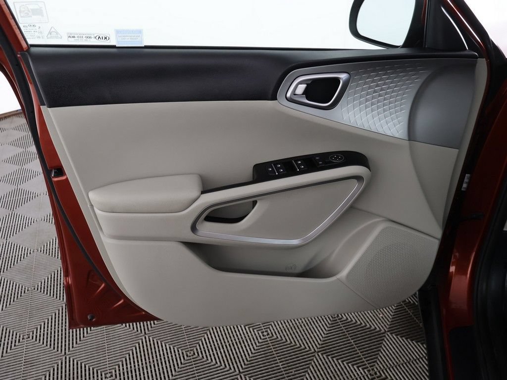 Used 2021 Kia Soul LX FWD image 19
