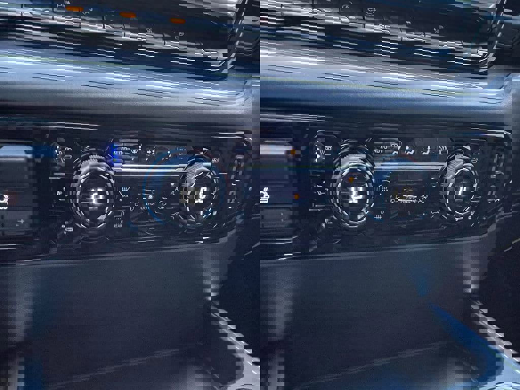 Certified 2025 Chevrolet Silverado 1500 High Country image 26