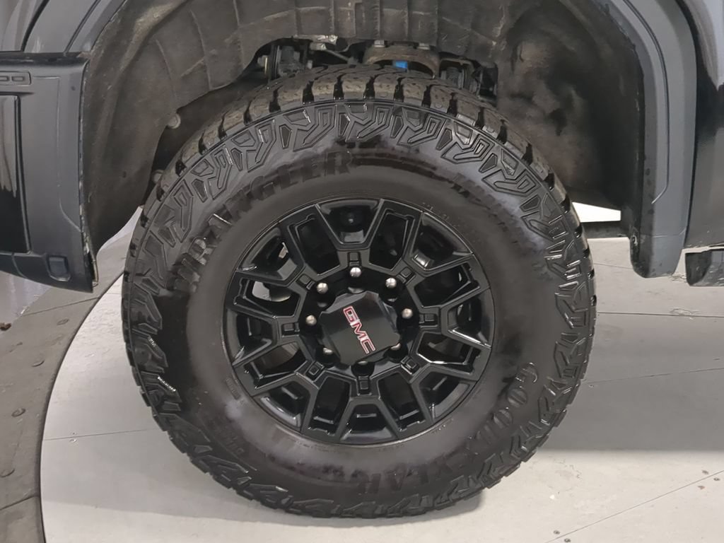 Used 2025 GMC Sierra 2500 AT4X AWD/4WD image 14