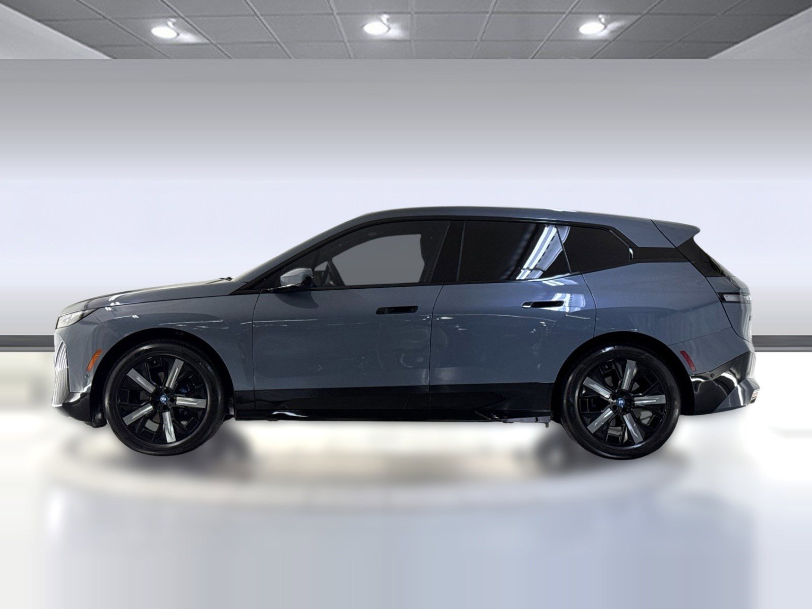 Used 2023 BMW iX xDrive50 w/ Sport Package AWD/4WD image 2