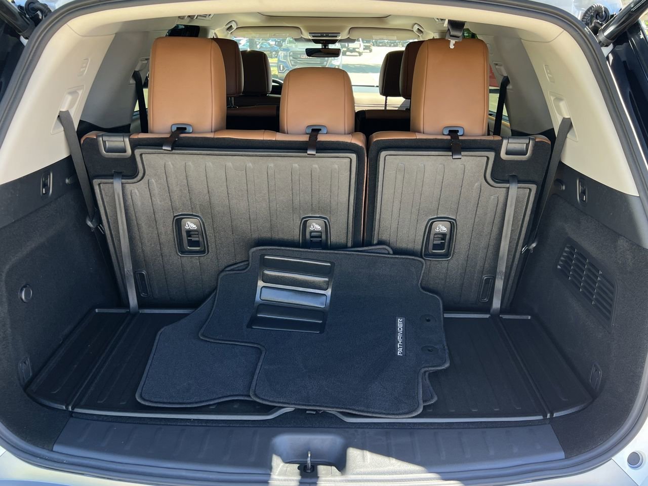Certified 2025 Nissan Pathfinder Platinum w/ Cargo Package image 26