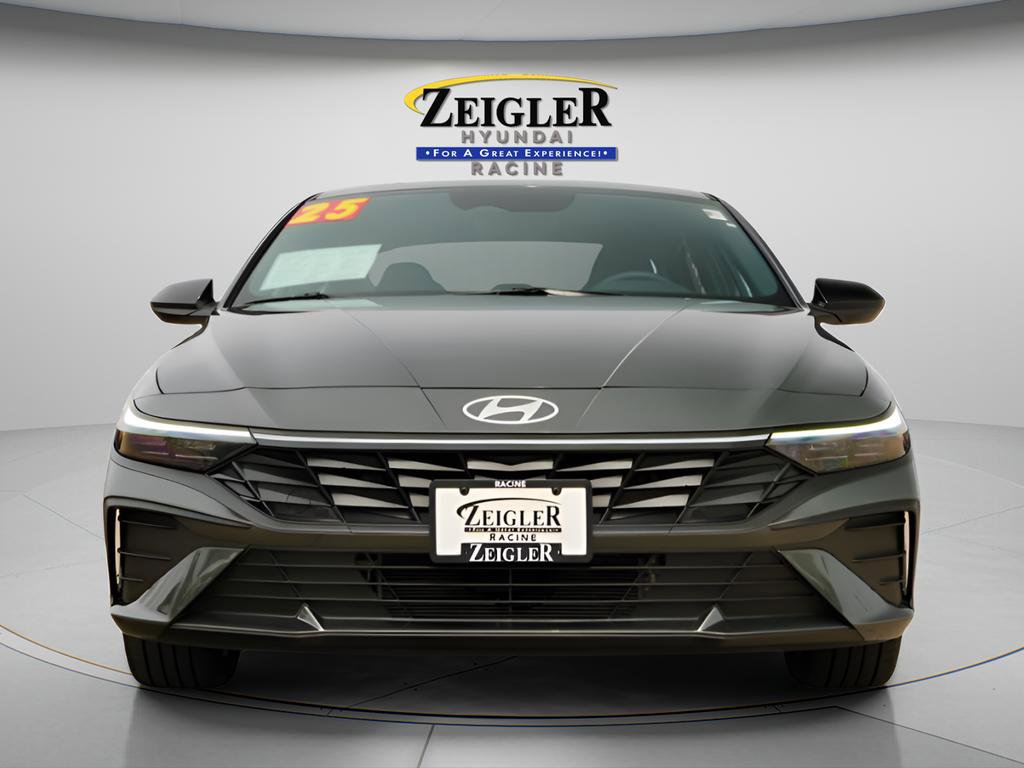 Certified 2025 Hyundai Elantra SEL FWD image 2