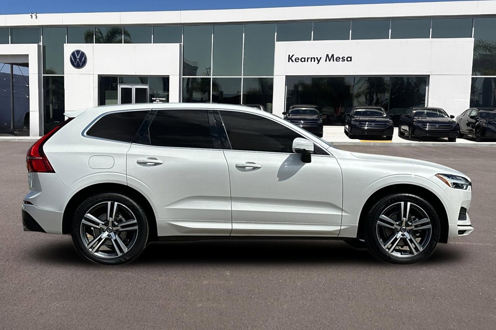 Used 2020 Volvo XC60 T5 Momentum w/ Protection Package Premier FWD image 3