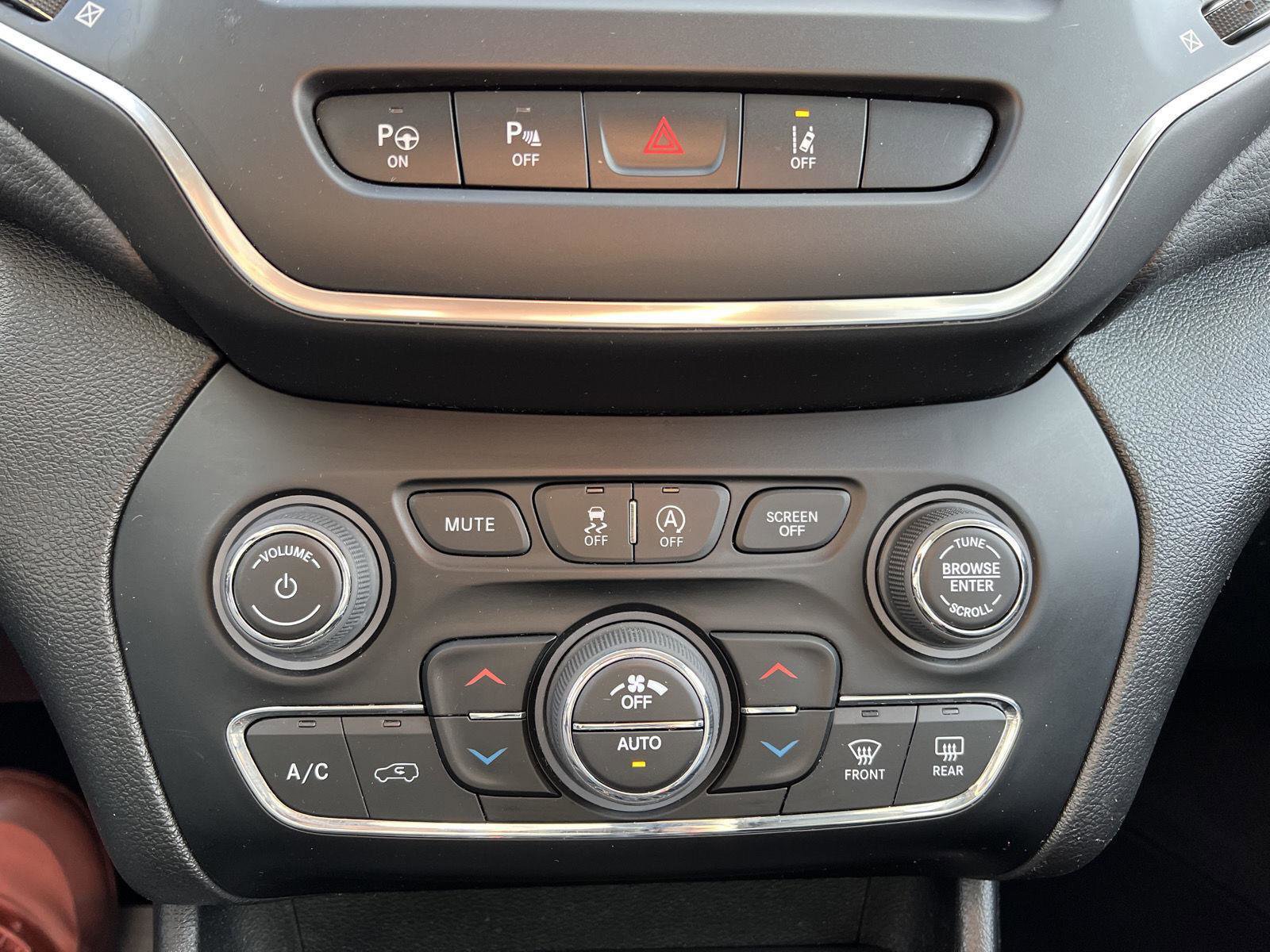 Used 2023 Jeep Cherokee Altitude Lux image 28