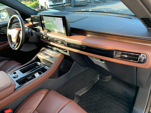 Certified 2025 Lincoln Aviator Reserve w/ Luxury Package AWD/4WD image 13