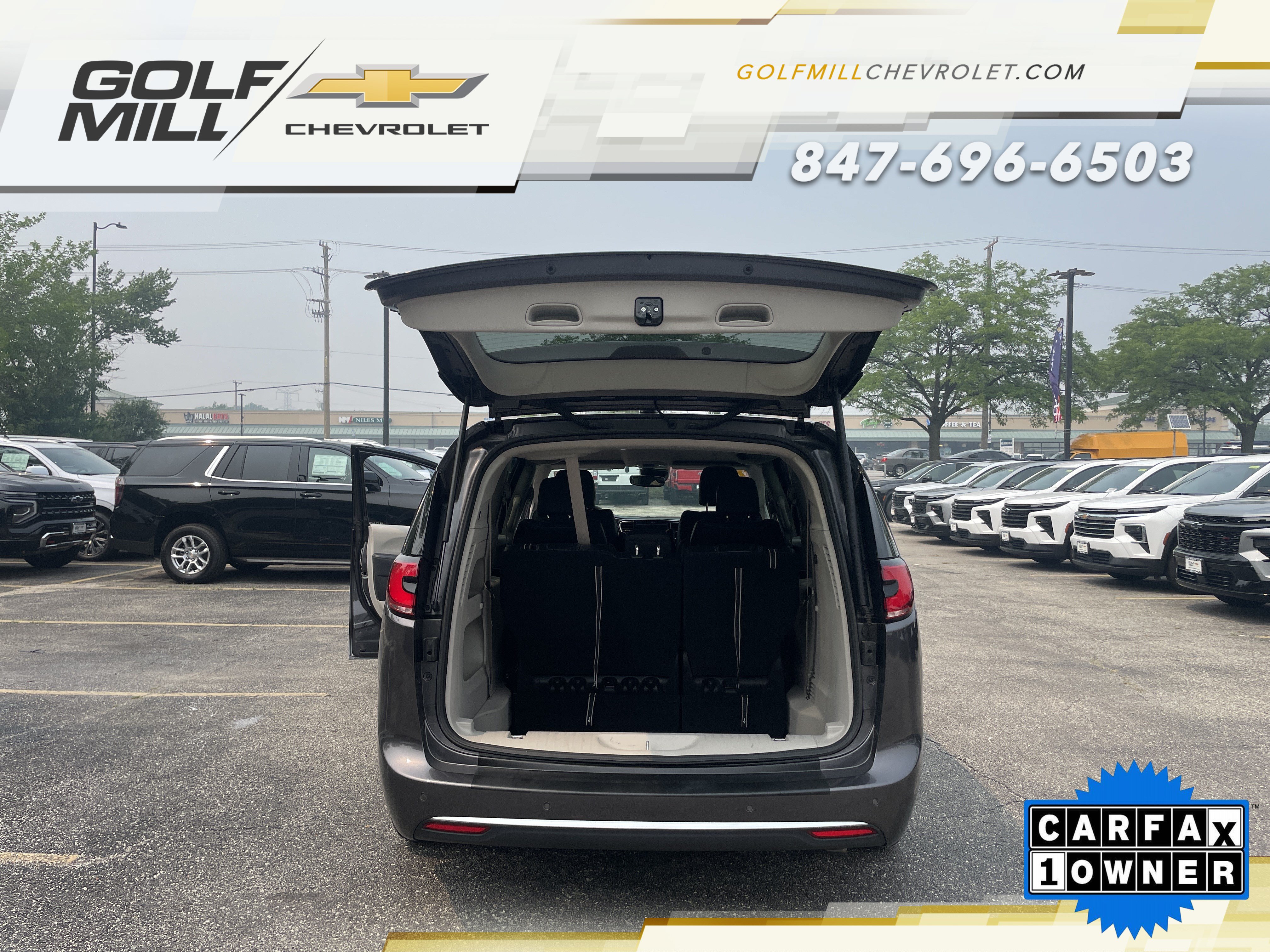 Used 2023 Chrysler Pacifica Touring-L FWD image 12