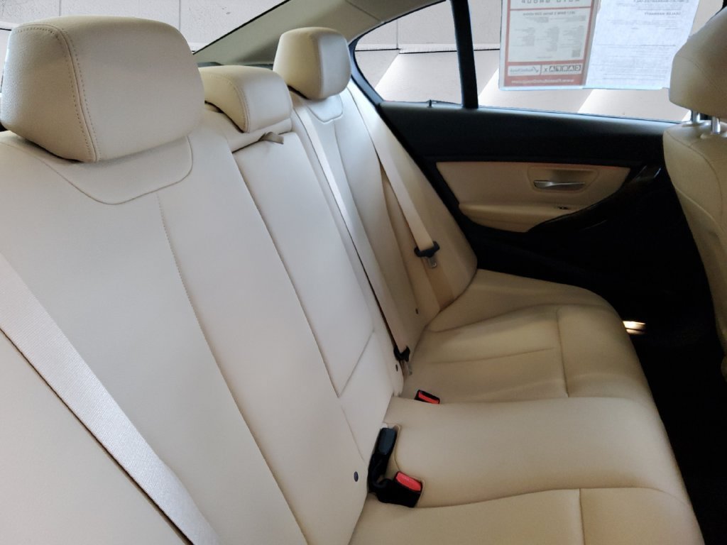 Used 2017 BMW 320i xDrive Sedan AWD/4WD image 16