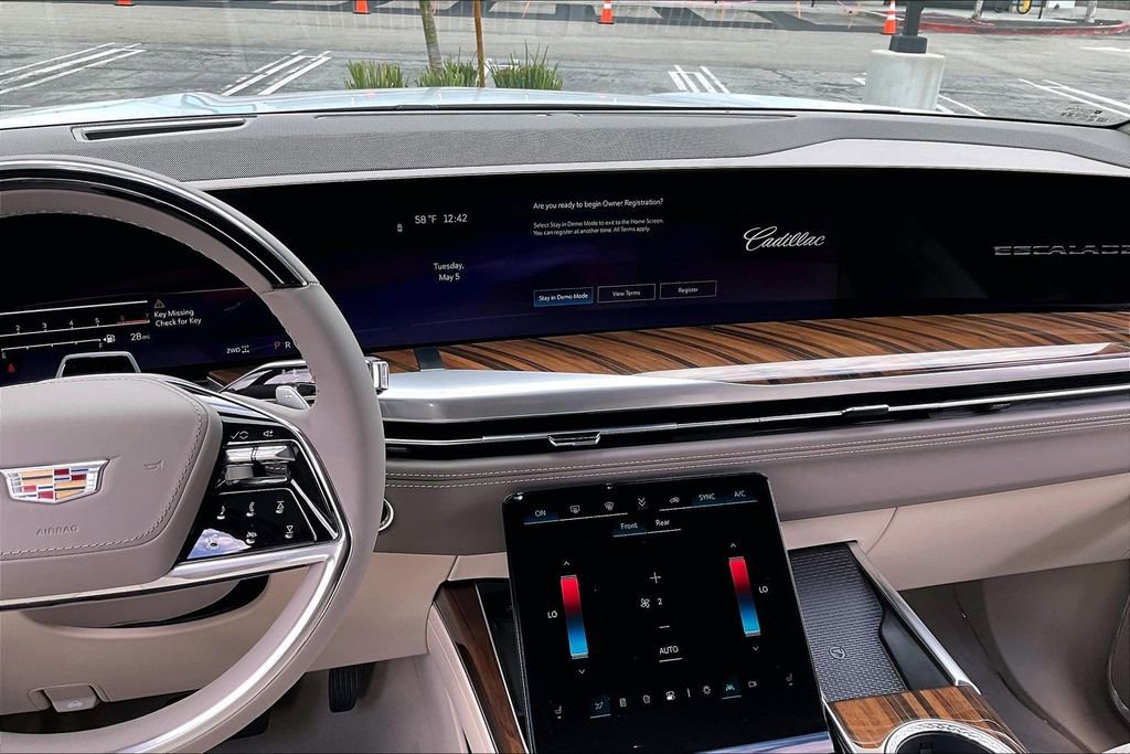 New 2026 Cadillac Escalade Platinum Luxury w/ LPO, Radiant Package AWD/4WD image 8